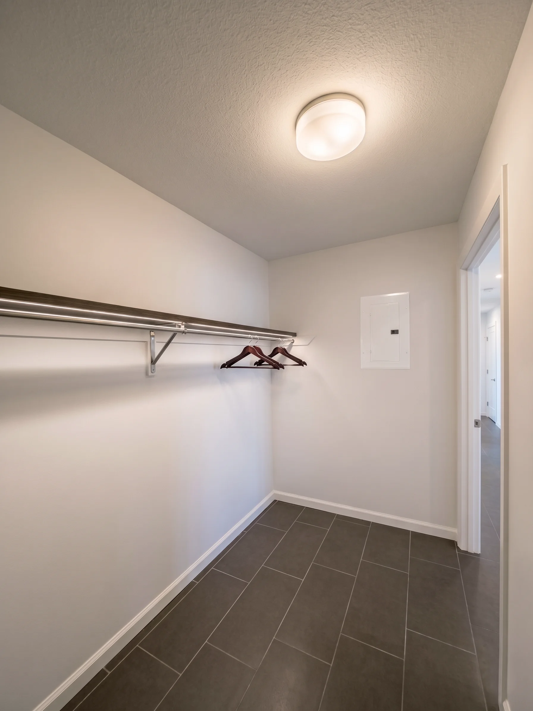 Move-in ready Robindale East apartment